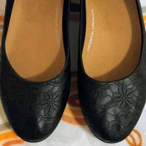 Fitflop Varna Flower embroidered black belly flat size 8.5